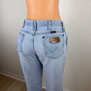 Vintage Style Wrangler Straight Leg Light Wash Jeans